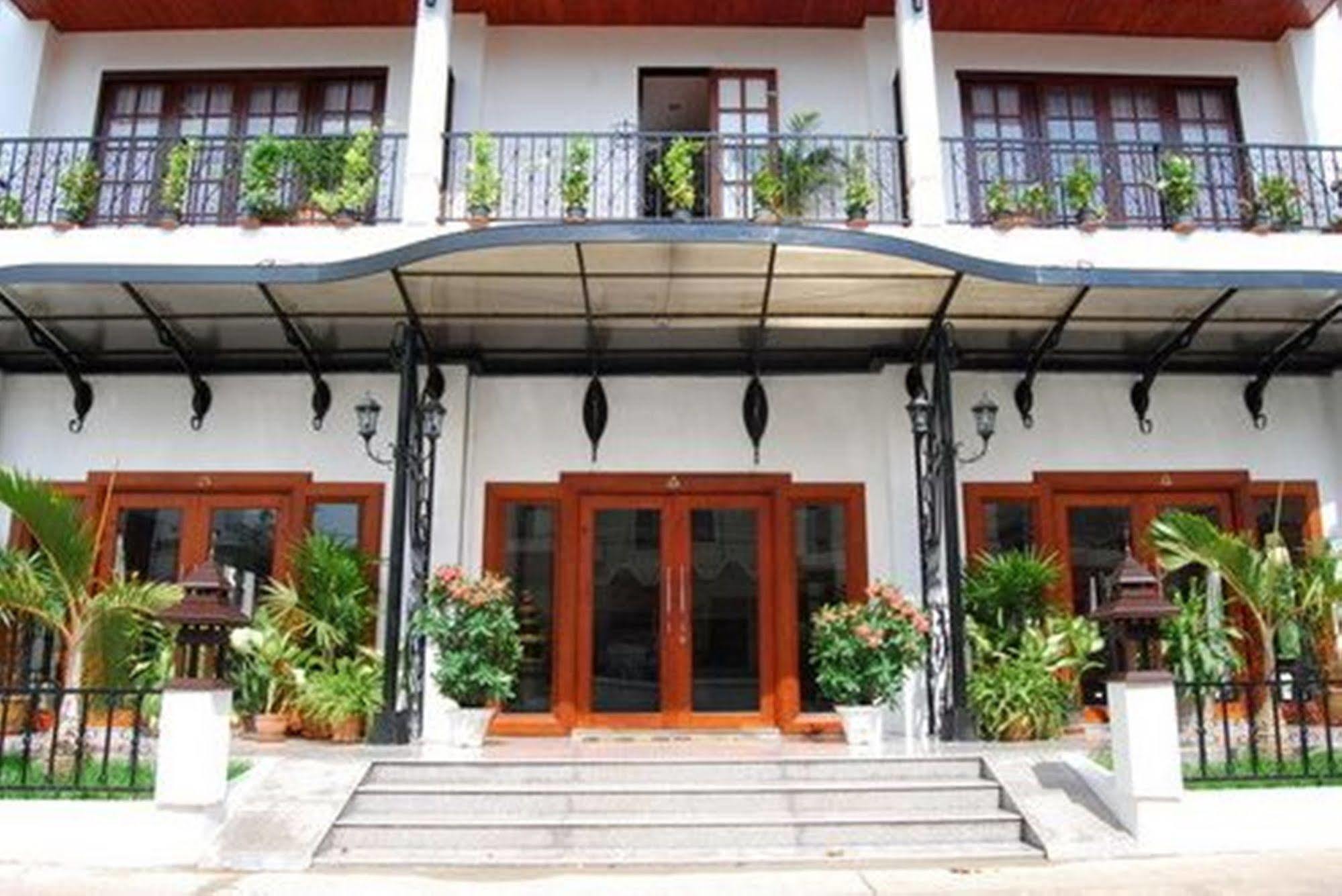 Vayakorn Inn Vientiane Extérieur photo